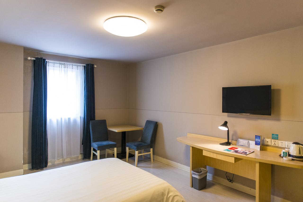 Hotel Jinjiang Baoshan Gongfu Xincun Hulan Road Subway Station