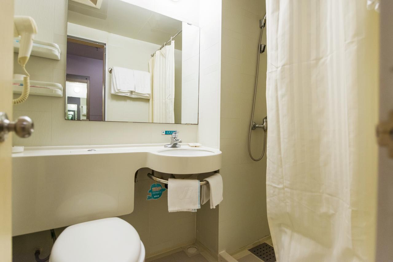 Hotel Jinjiang Baoshan Gongfu Xincun Hulan Road Subway Station