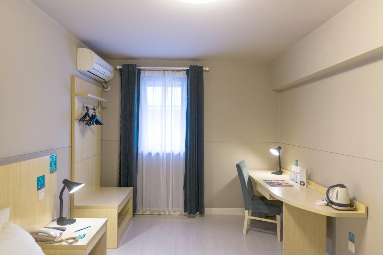 Jinjiang Baoshan Gongfu Xincun Hulan Road Subway Station 3*